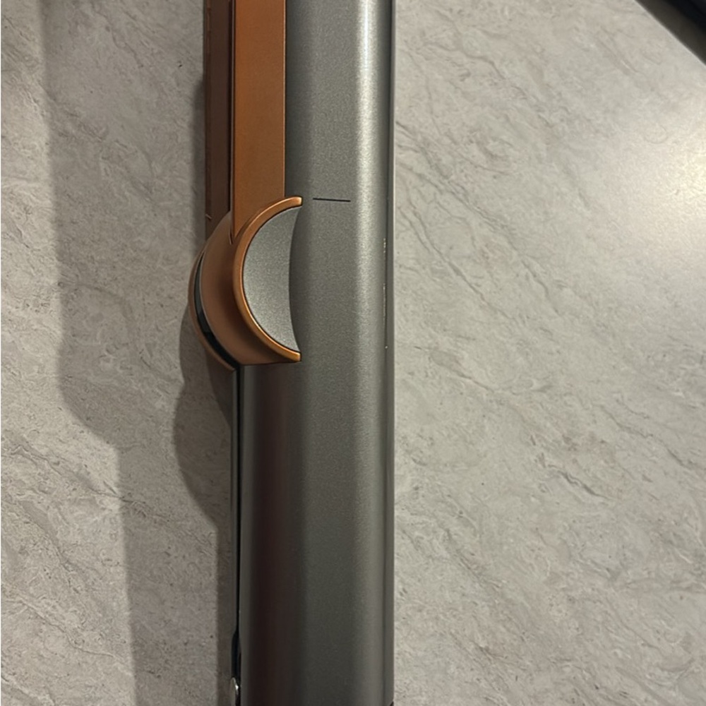 Dyson airstraight